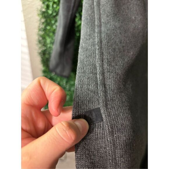 Lululemon Women's Its Fleecing Cold Pullover Heathered Black / Black Size 2 - Picture 4 of 4